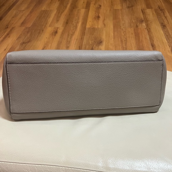 👜👜Furla pebbled leather tote bag with Removable shoulder straps. - Picture 5 of 16